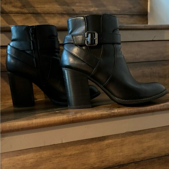 👛 (ANY 2/$30) ALDO Faux Leather Block Heel Adjustable Strap Boots Size 8 - Picture 2 of 4